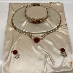 Beautiful Old/New Stock costume jewelry set. Bracelet, necklace & earrings.